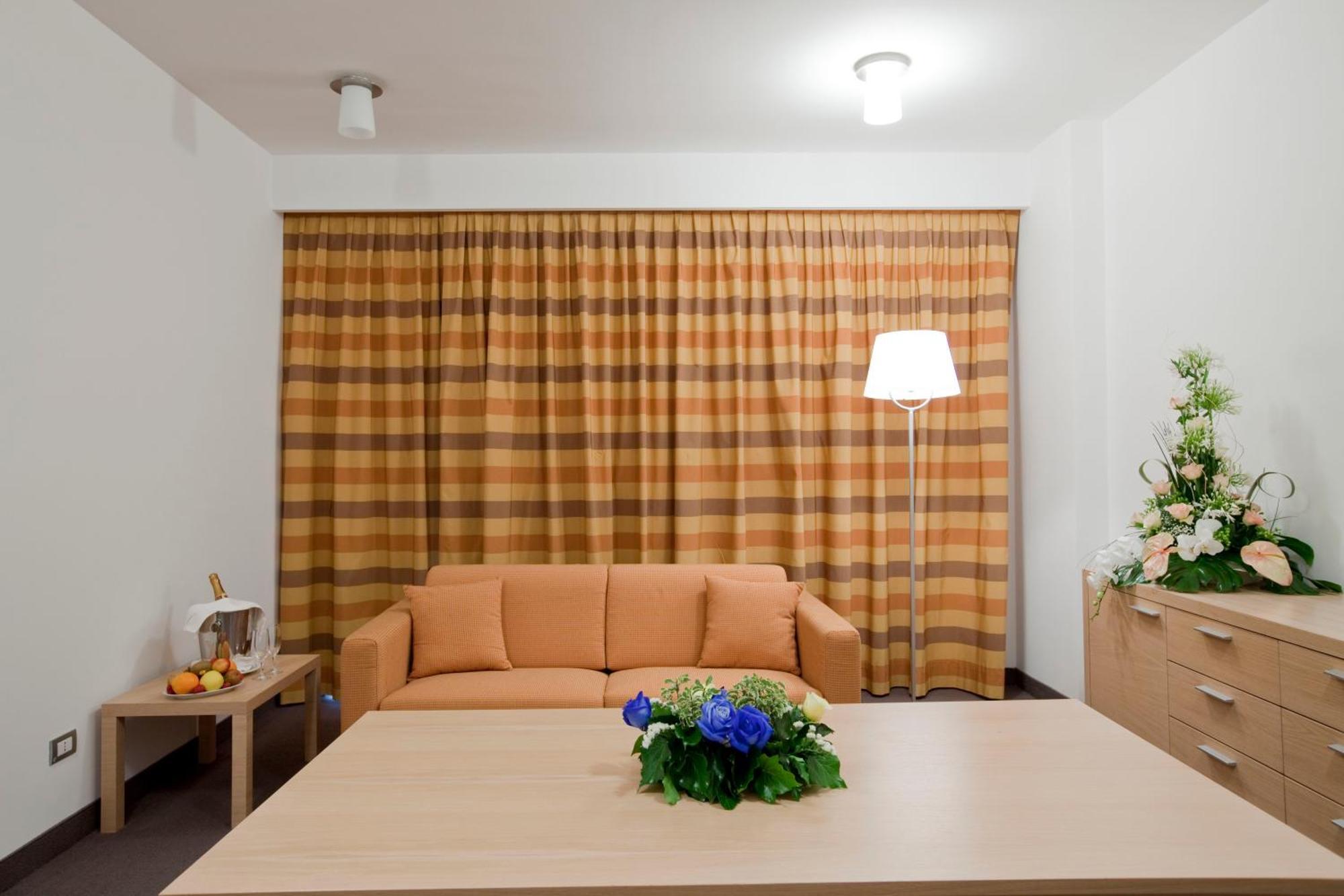 Single Room,984602266:JPEG