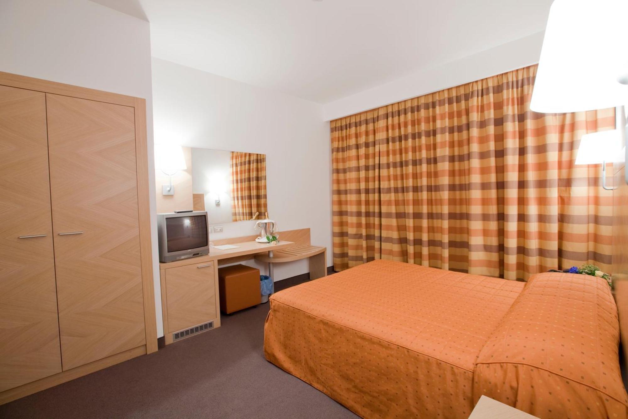 Standard Double Room,453822504:JPEG